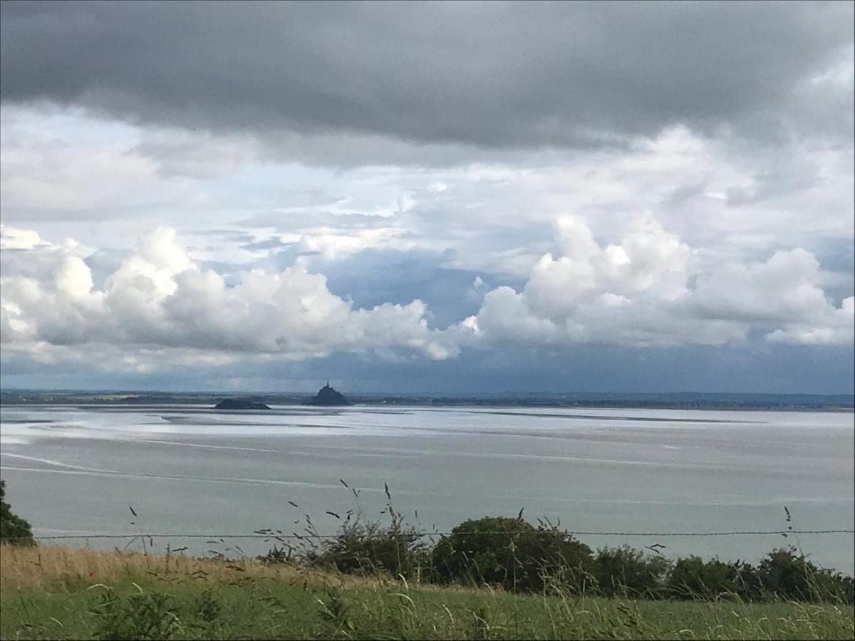 Gite Des Falaises De Champeaux Exterior photo
